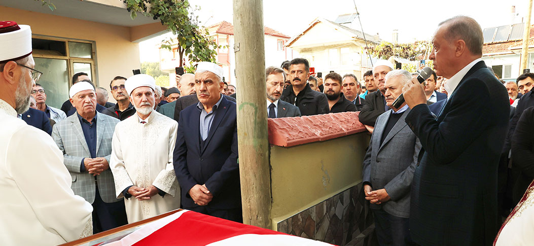 Cumhurbaşkanı Erdoğan, maden ocağındaki patlamada hayatını kaybeden Gürdal Serenli için düzenlenen cenaze törenlerine katıldı